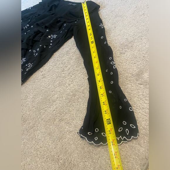 Womens Blouse Size Medium Whimsical Black White Lightweight Sheer Floral Shirt8 - Picture 7 of 10